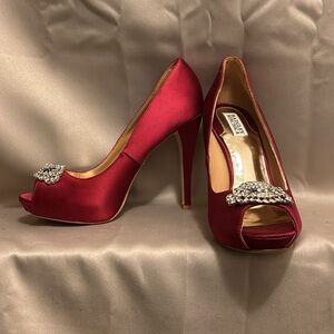 Badgley Mischka Goodie Peep Toe Platform Front w/ Crystal Encrusted Broach Sz.10